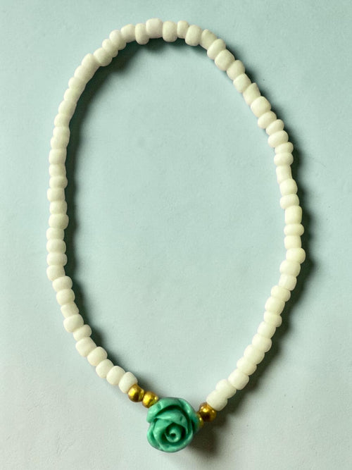 Beaded bracelet with flower